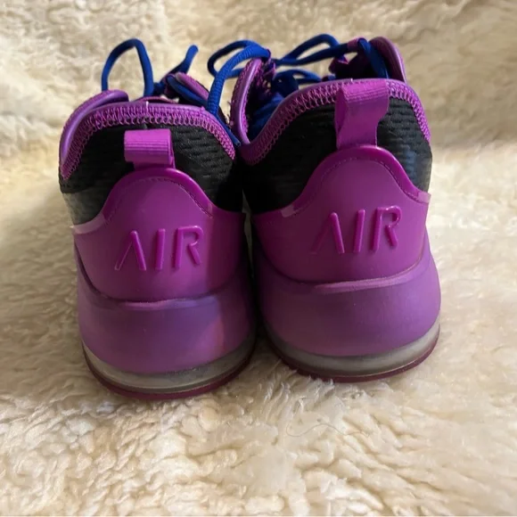 Nike Black and Purple Athletic Shoes with Sporty Design - Picture 4 of 8